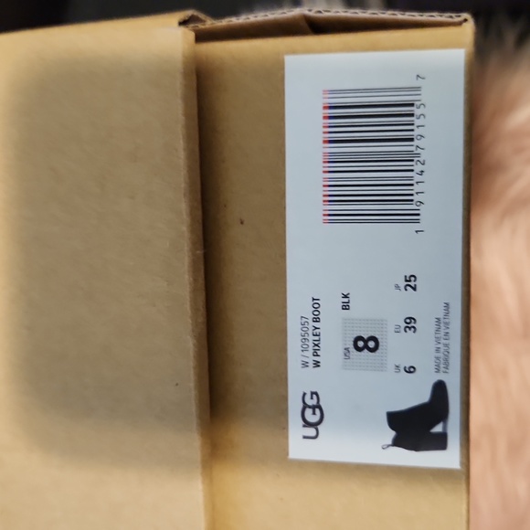 UGG Pixeley Boot sz 8 - Picture 4 of 4